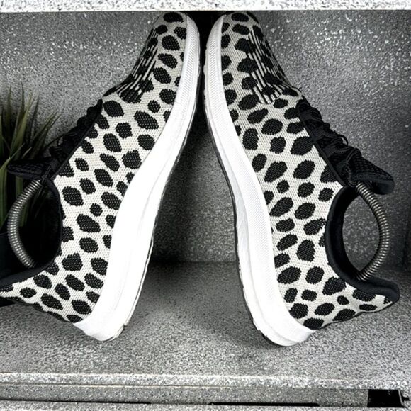 Athletic Works Memory Foam Comfort Fit Sneakers Leopard Size 10 - Picture 3 of 7